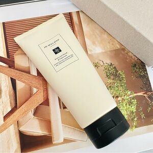 Jo Malone English Pear & Freesia Exfoliating Shower Gel